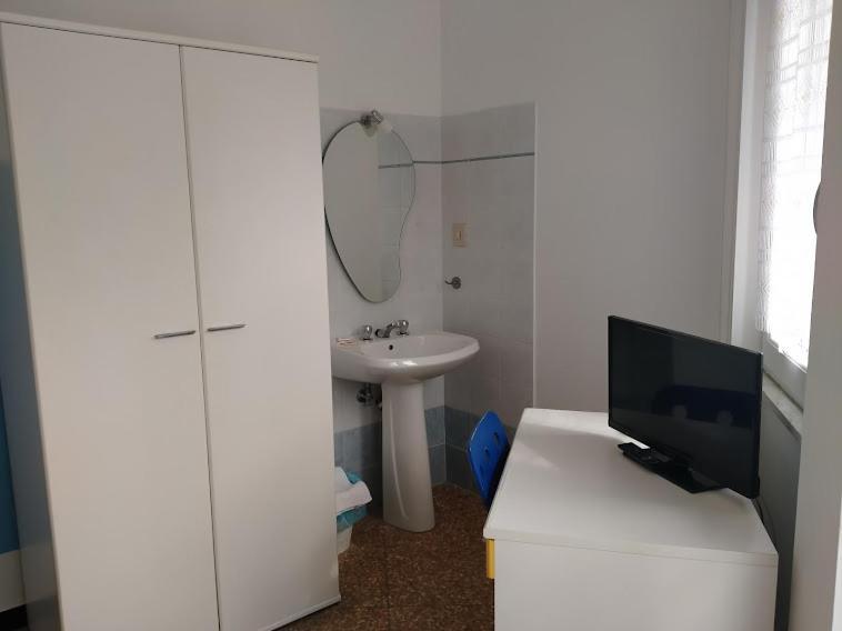 Albergo Belvedere Албисола Марина Екстериор снимка